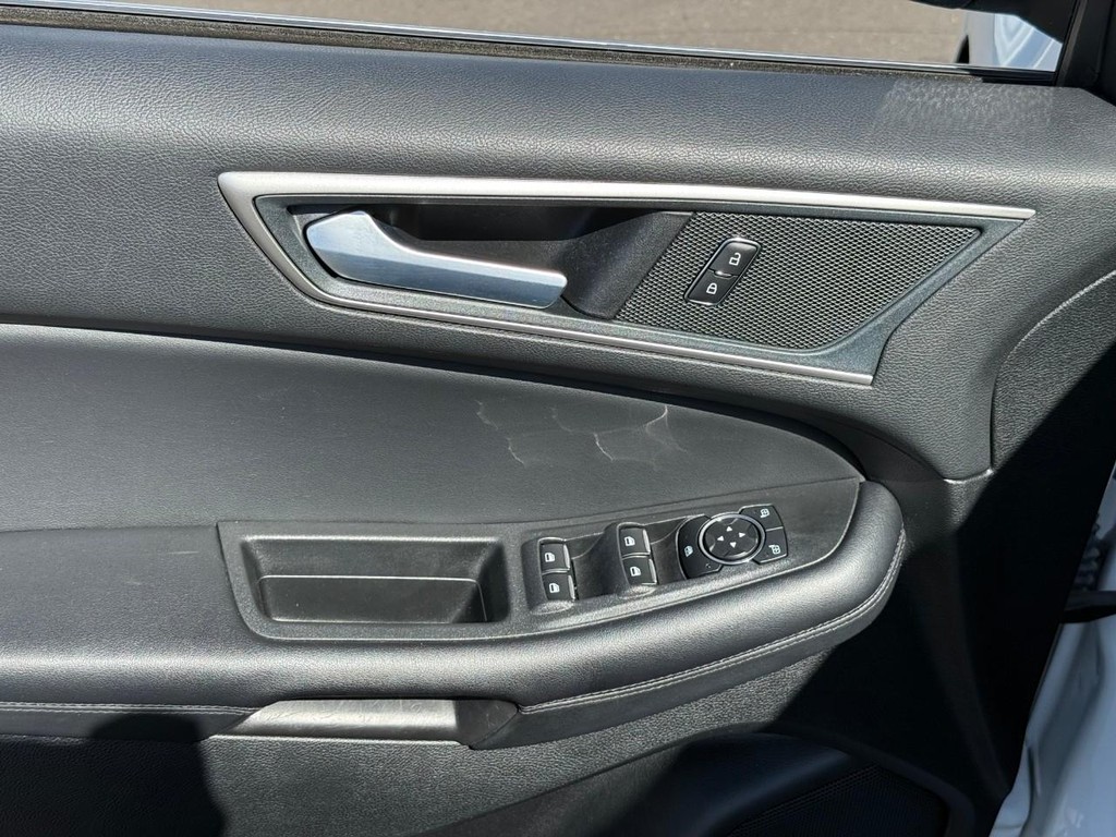 Ford Edge Vehicle Full-screen Gallery Image 17