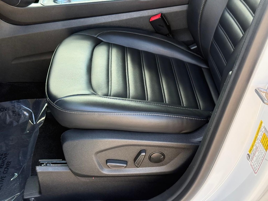 Ford Edge Vehicle Full-screen Gallery Image 19