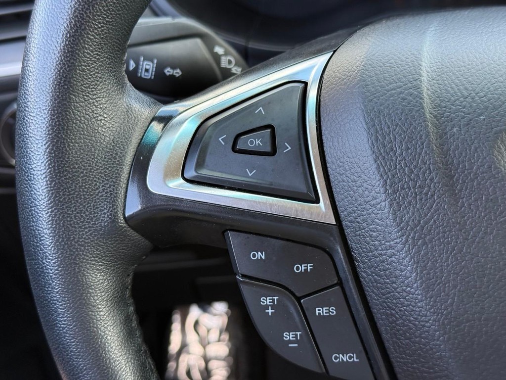 Ford Edge Vehicle Full-screen Gallery Image 21