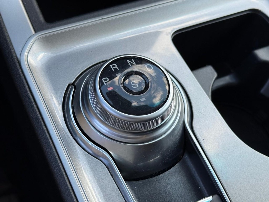 Ford Edge Vehicle Full-screen Gallery Image 23