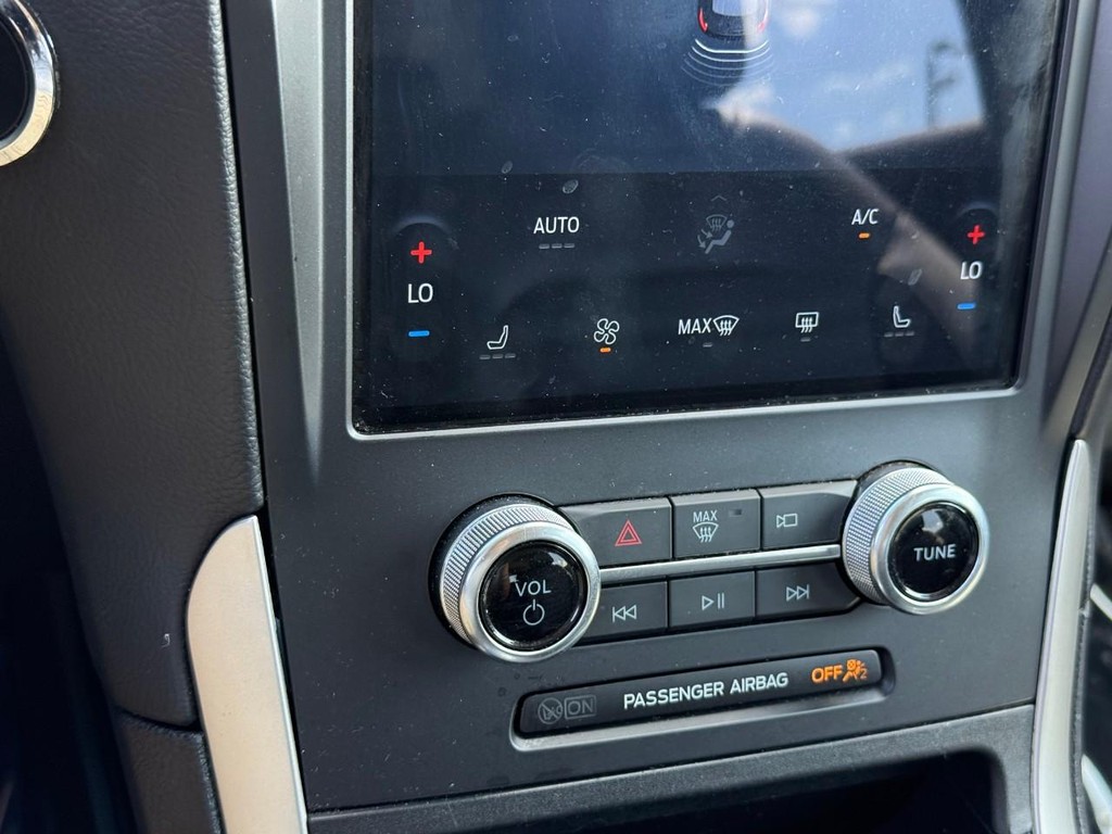 Ford Edge Vehicle Full-screen Gallery Image 25