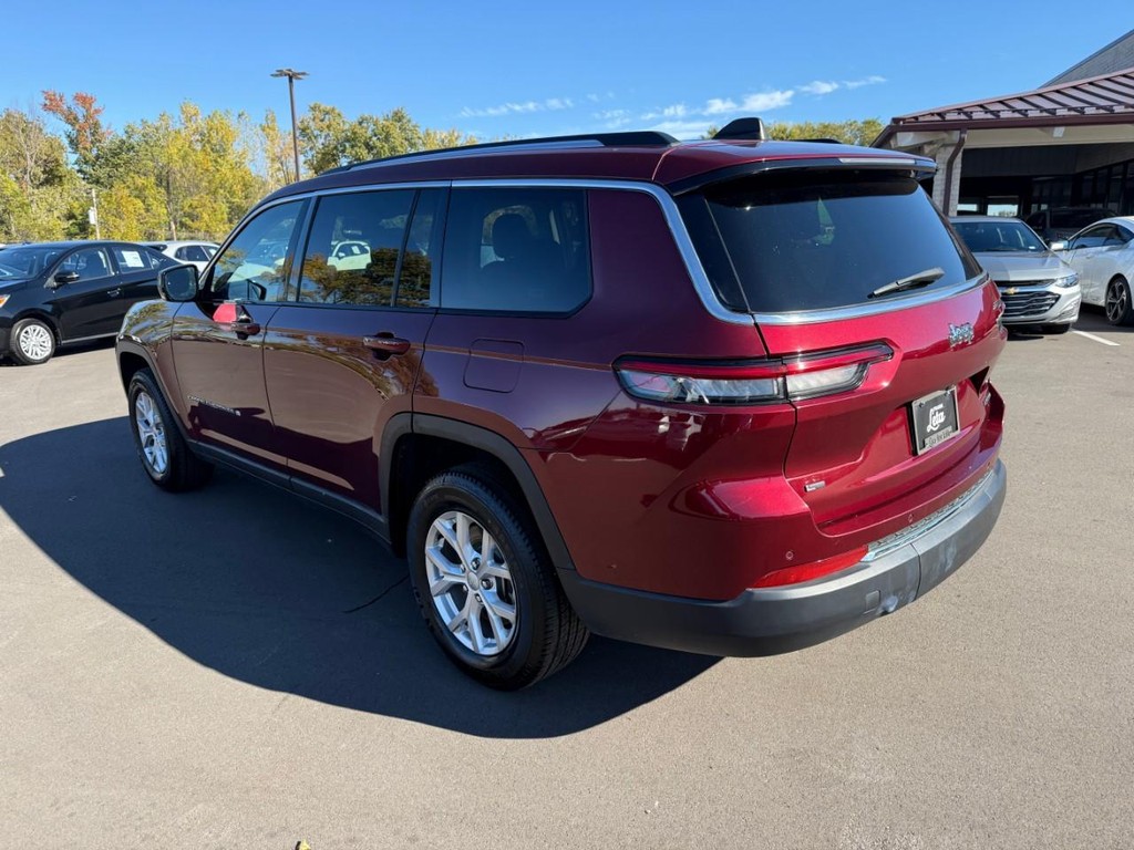 Jeep Grand Cherokee L Vehicle Full-screen Gallery Image 04