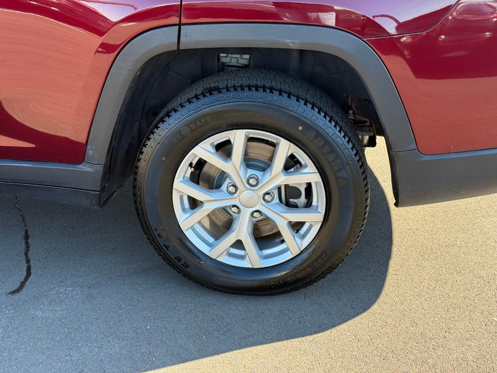 Jeep Grand Cherokee L Vehicle Full-screen Gallery Image 05