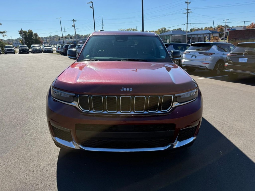 Jeep Grand Cherokee L Vehicle Full-screen Gallery Image 09