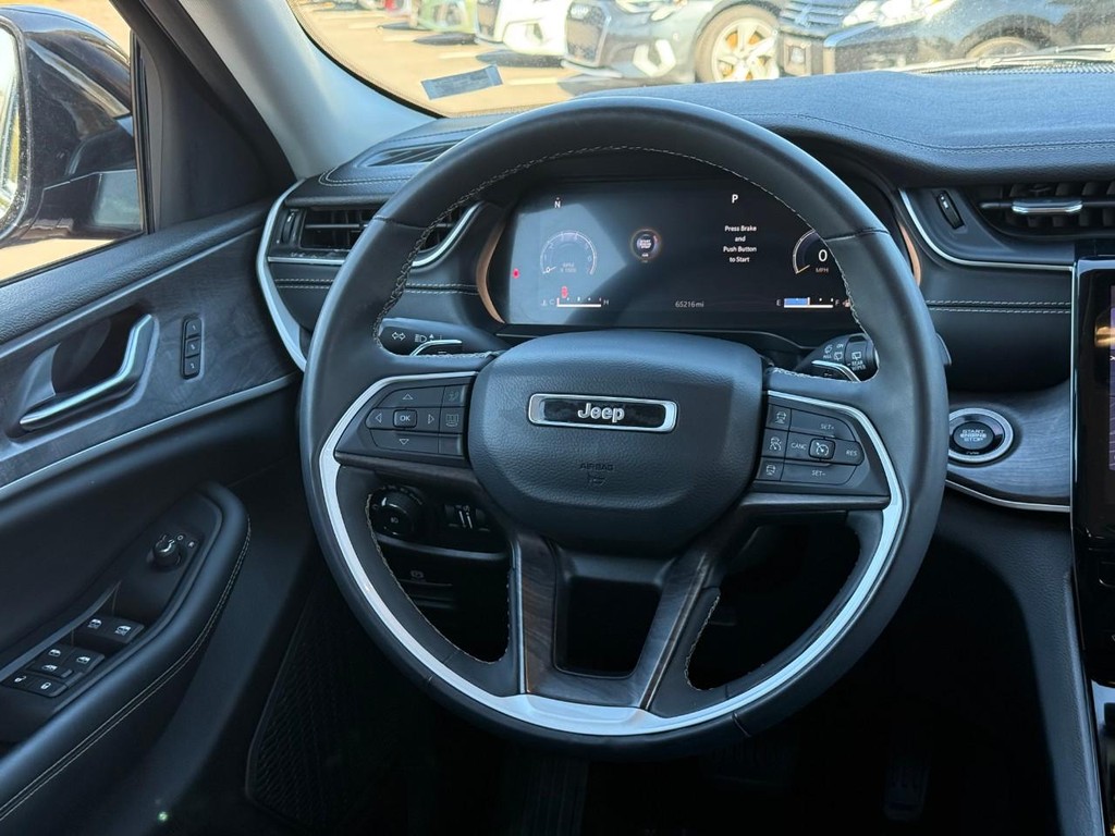 Jeep Grand Cherokee L Vehicle Full-screen Gallery Image 13