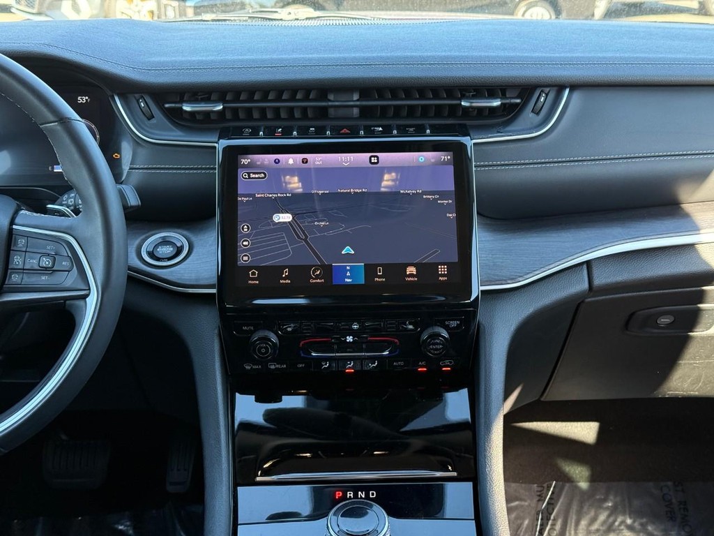 Jeep Grand Cherokee L Vehicle Full-screen Gallery Image 14