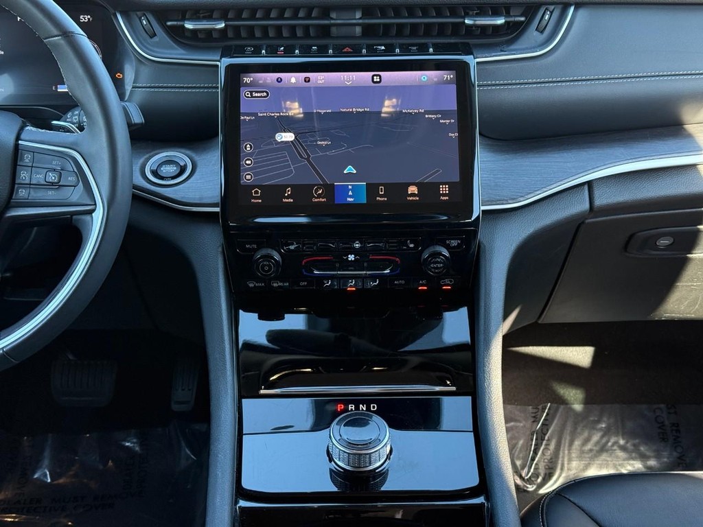 Jeep Grand Cherokee L Vehicle Full-screen Gallery Image 15