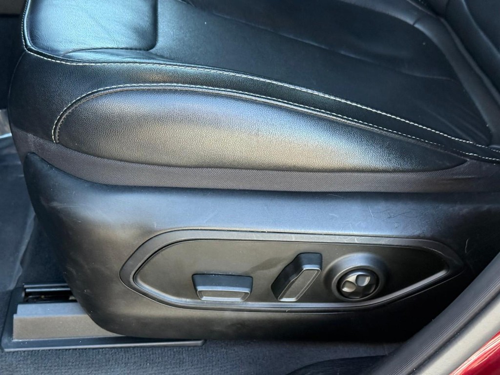 Jeep Grand Cherokee L Vehicle Full-screen Gallery Image 20