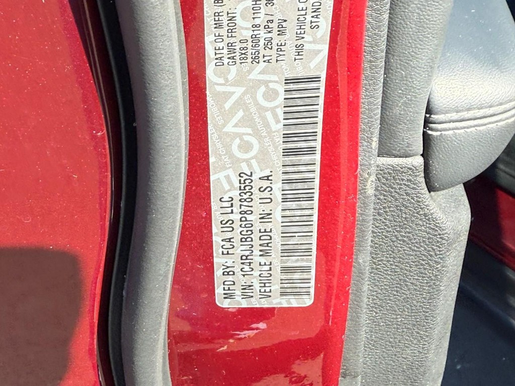 Jeep Grand Cherokee L Vehicle Full-screen Gallery Image 25