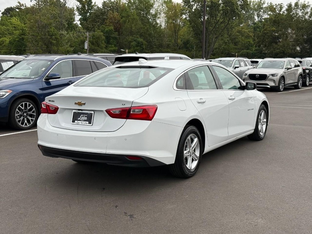 Chevrolet Malibu Vehicle Full-screen Gallery Image 03