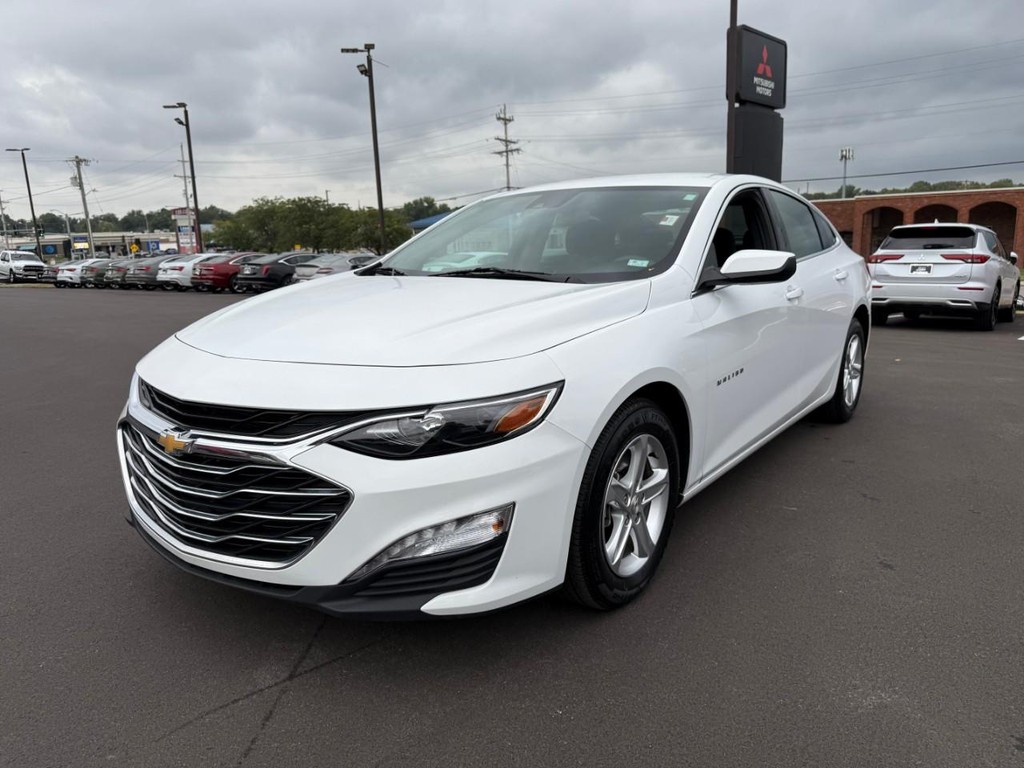 Chevrolet Malibu Vehicle Full-screen Gallery Image 05