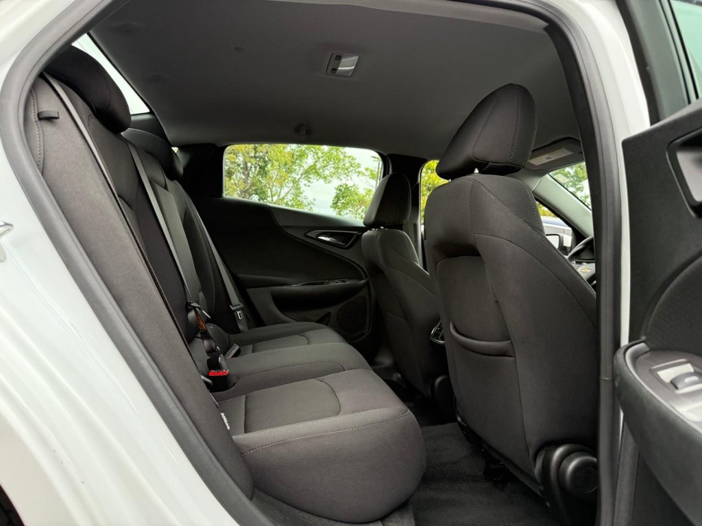 Chevrolet Malibu Vehicle Full-screen Gallery Image 06