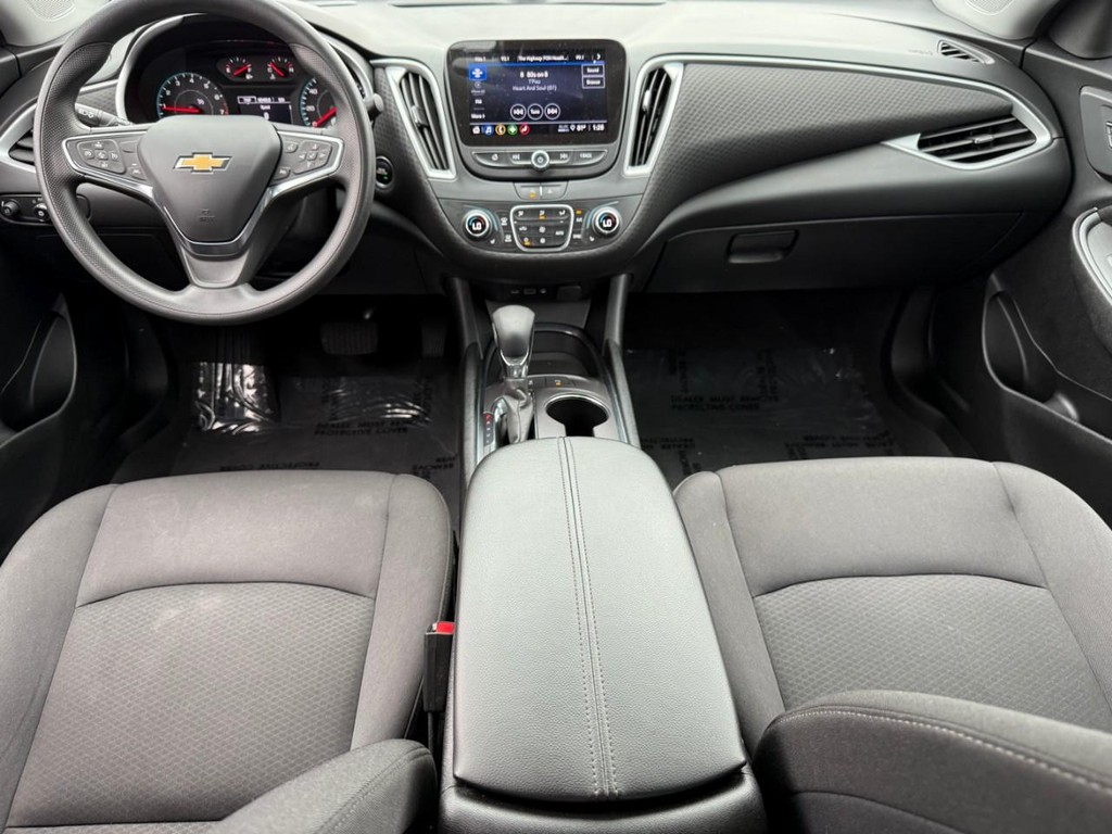 Chevrolet Malibu Vehicle Full-screen Gallery Image 07