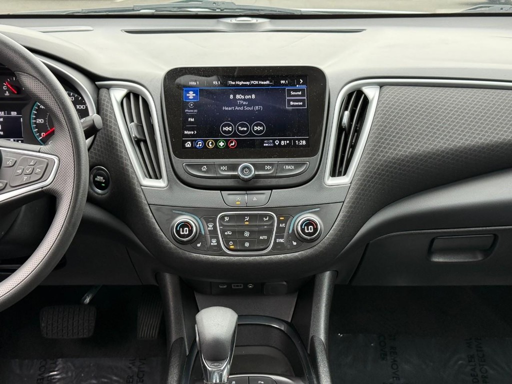 Chevrolet Malibu Vehicle Full-screen Gallery Image 09