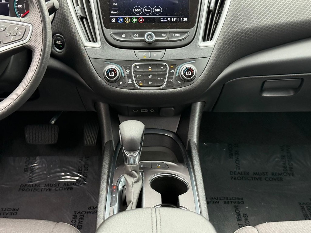 Chevrolet Malibu Vehicle Full-screen Gallery Image 10