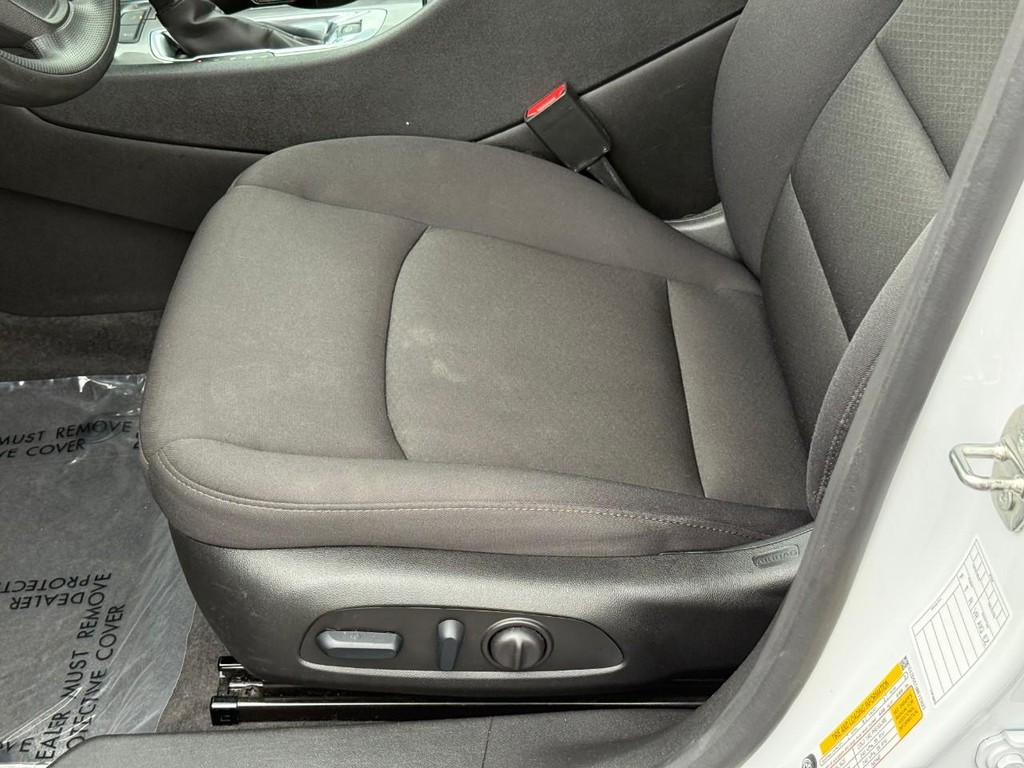 Chevrolet Malibu Vehicle Full-screen Gallery Image 12