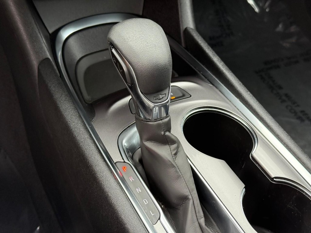 Chevrolet Malibu Vehicle Full-screen Gallery Image 17