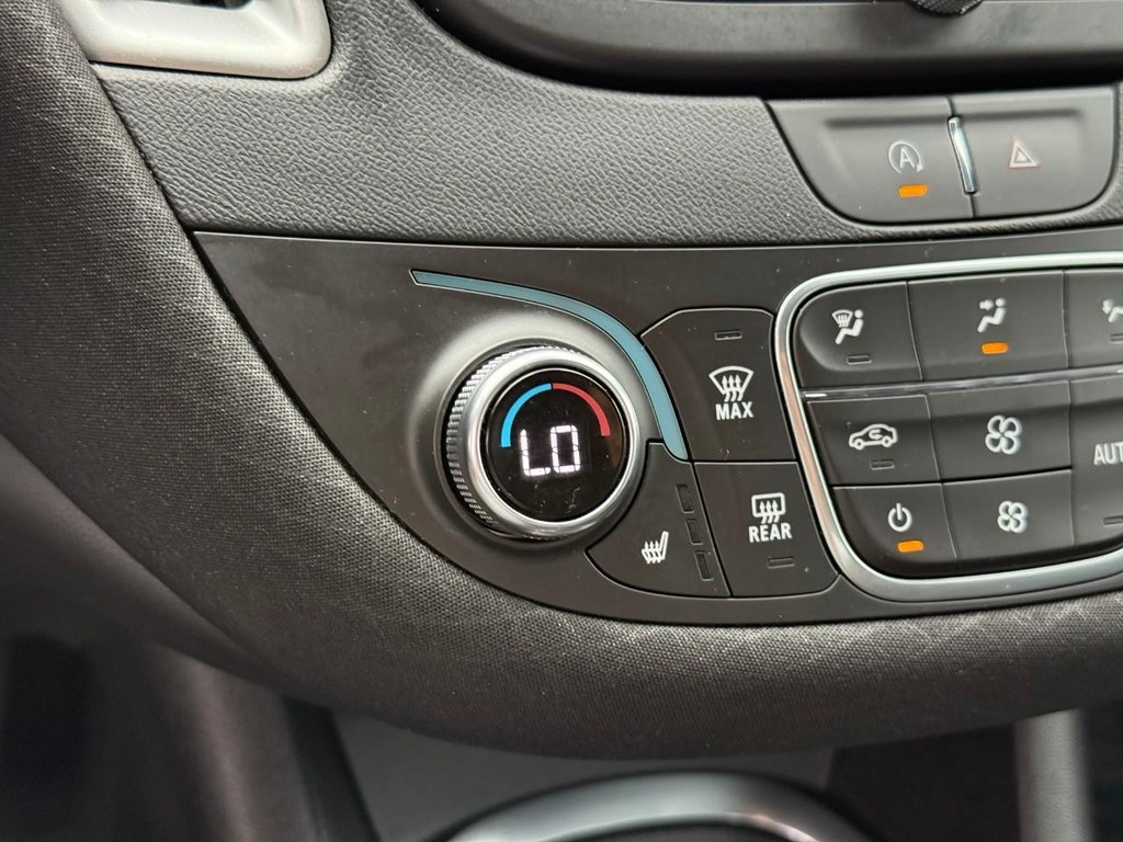 Chevrolet Malibu Vehicle Full-screen Gallery Image 18