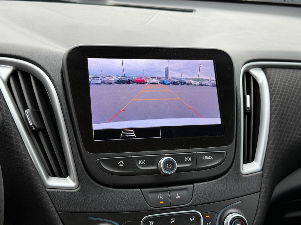 Chevrolet Malibu Vehicle Full-screen Gallery Image 19