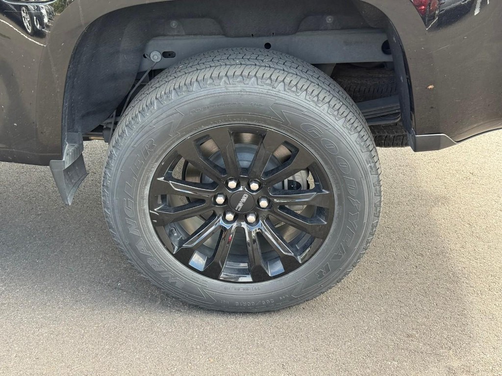 GMC Canyon Vehicle Full-screen Gallery Image 05