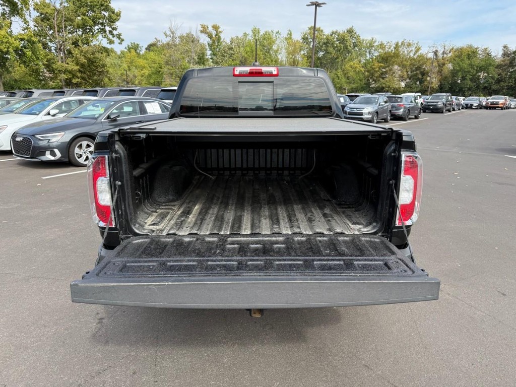 GMC Canyon Vehicle Full-screen Gallery Image 06