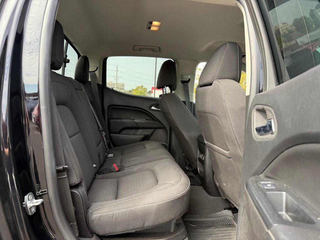 GMC Canyon Vehicle Full-screen Gallery Image 10