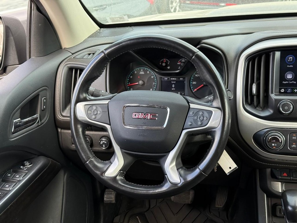 GMC Canyon Vehicle Full-screen Gallery Image 12