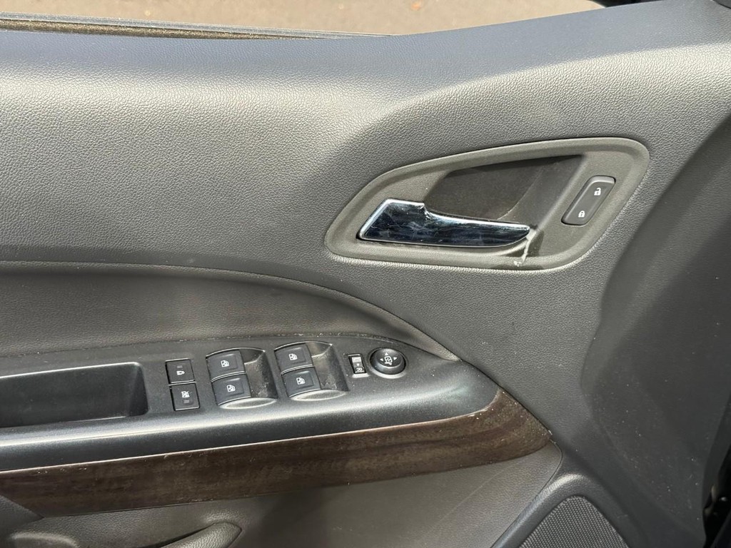 GMC Canyon Vehicle Full-screen Gallery Image 15