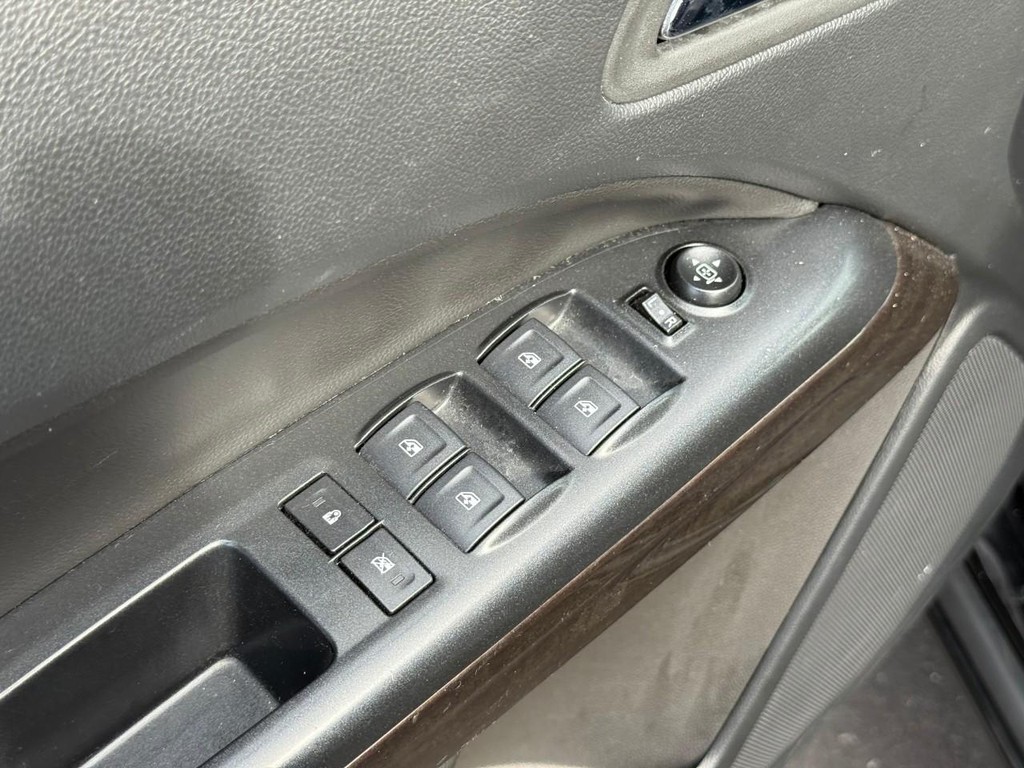 GMC Canyon Vehicle Full-screen Gallery Image 16