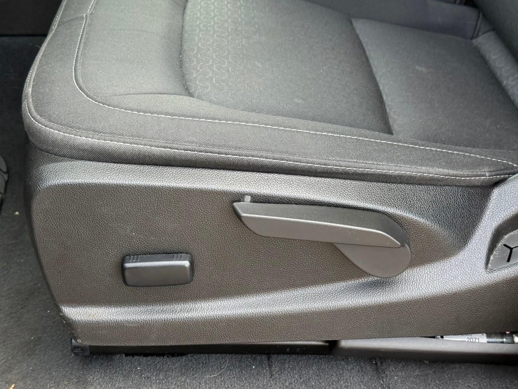 GMC Canyon Vehicle Full-screen Gallery Image 18