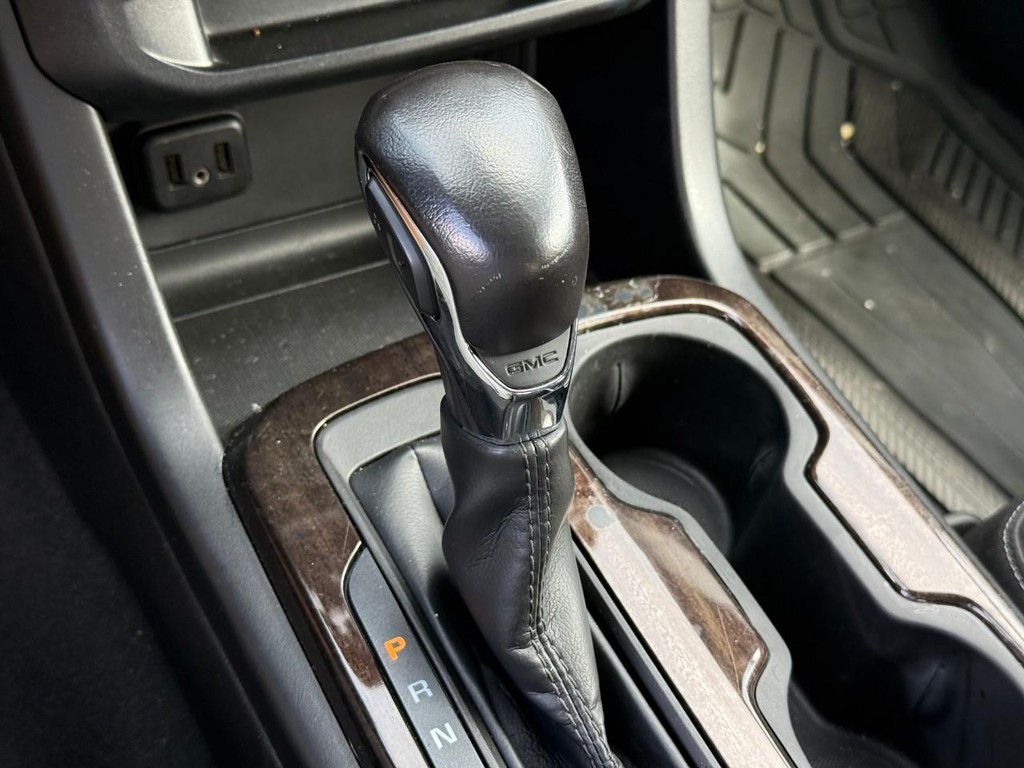 GMC Canyon Vehicle Full-screen Gallery Image 22