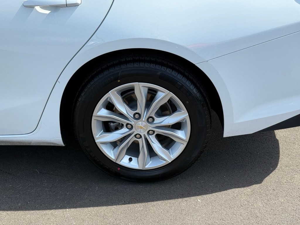 Chevrolet Malibu Vehicle Full-screen Gallery Image 05