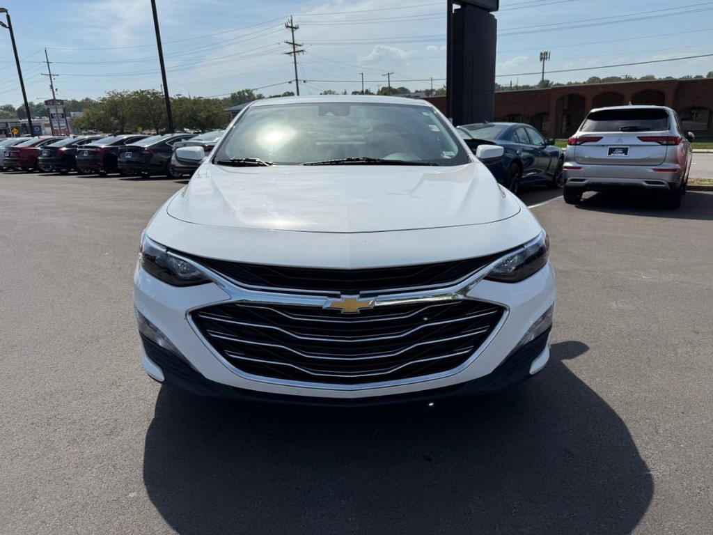 Chevrolet Malibu Vehicle Full-screen Gallery Image 09