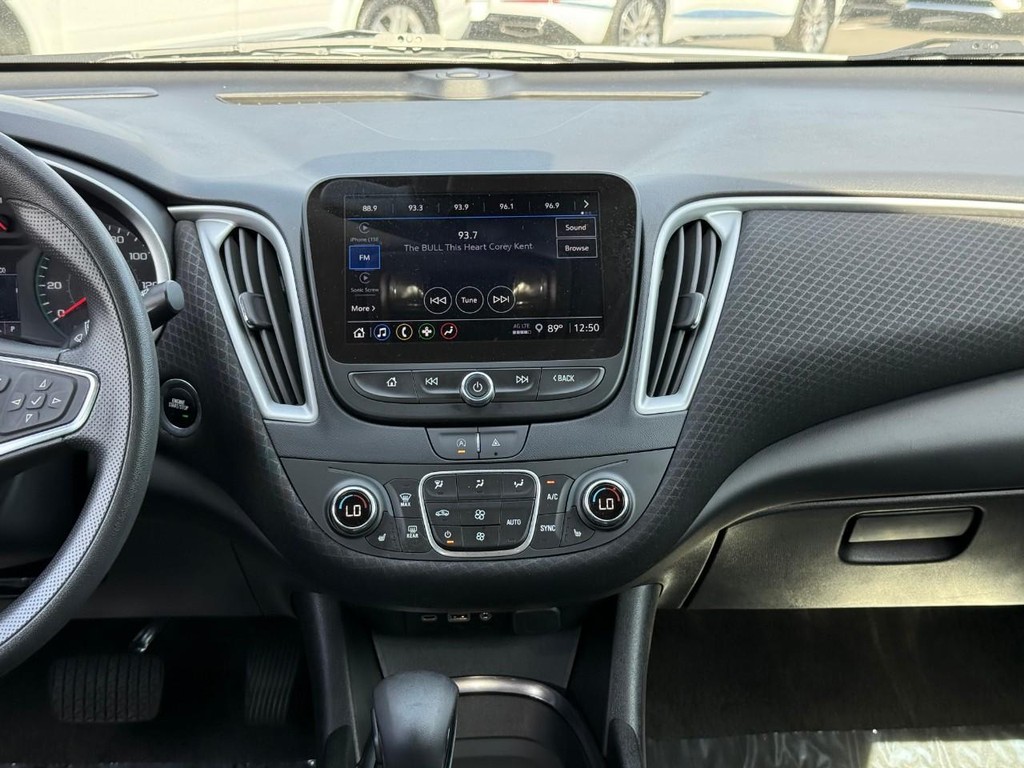 Chevrolet Malibu Vehicle Full-screen Gallery Image 13