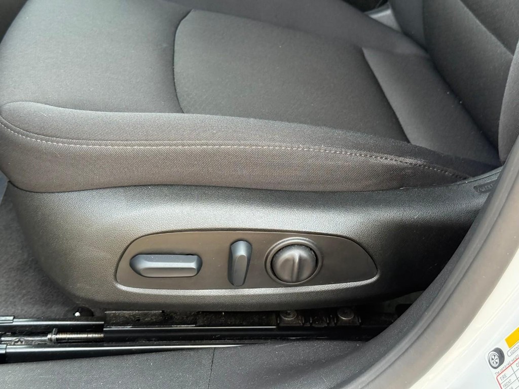 Chevrolet Malibu Vehicle Full-screen Gallery Image 17