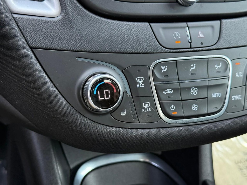 Chevrolet Malibu Vehicle Full-screen Gallery Image 22