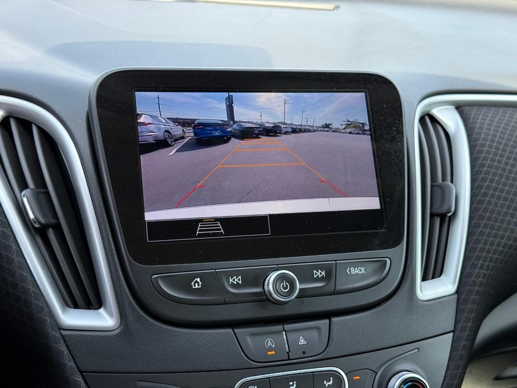 Chevrolet Malibu Vehicle Full-screen Gallery Image 23