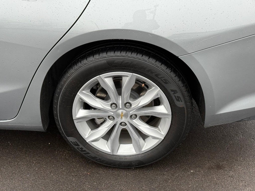 Chevrolet Malibu Vehicle Full-screen Gallery Image 05