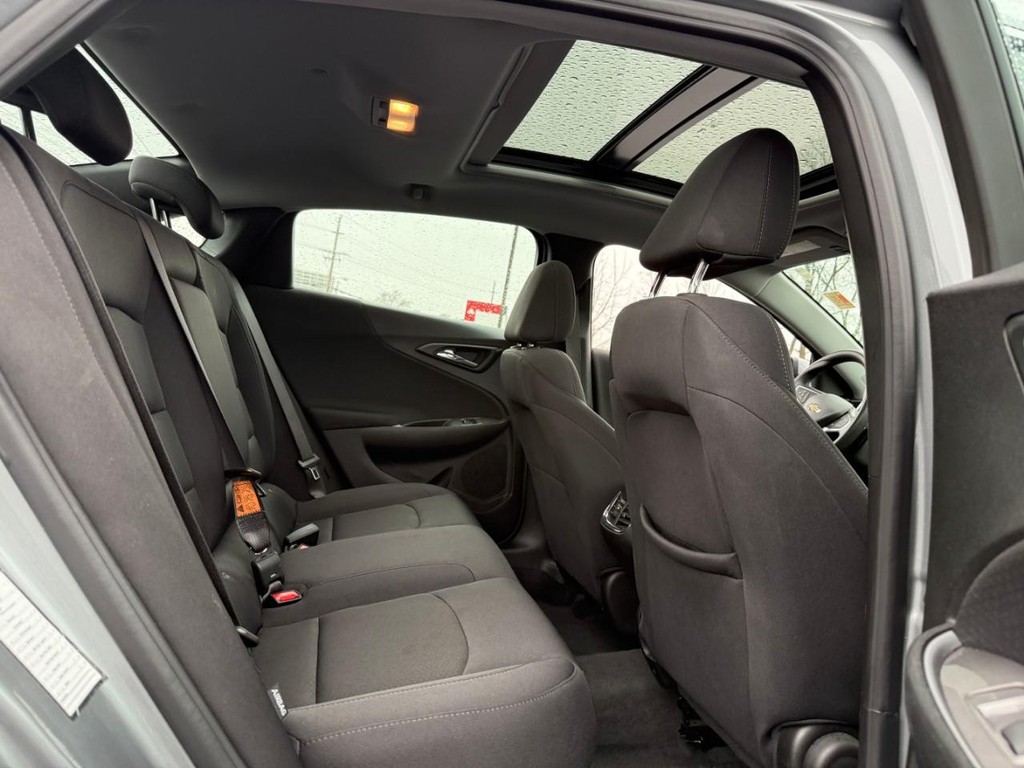 Chevrolet Malibu Vehicle Full-screen Gallery Image 10