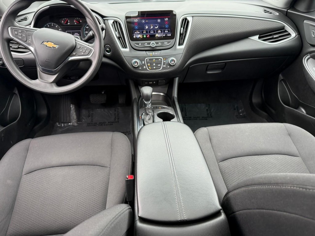 Chevrolet Malibu Vehicle Full-screen Gallery Image 11