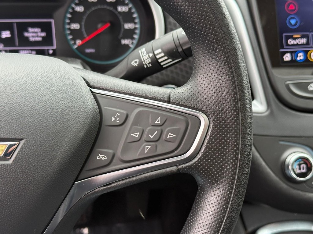 Chevrolet Malibu Vehicle Full-screen Gallery Image 19