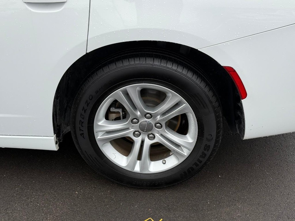 Dodge Charger Vehicle Full-screen Gallery Image 05