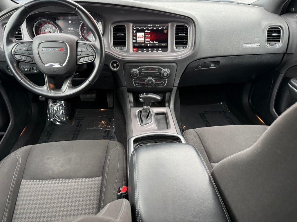 Dodge Charger Vehicle Full-screen Gallery Image 11