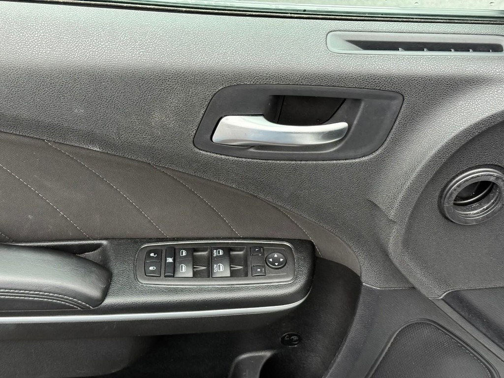 Dodge Charger Vehicle Full-screen Gallery Image 15