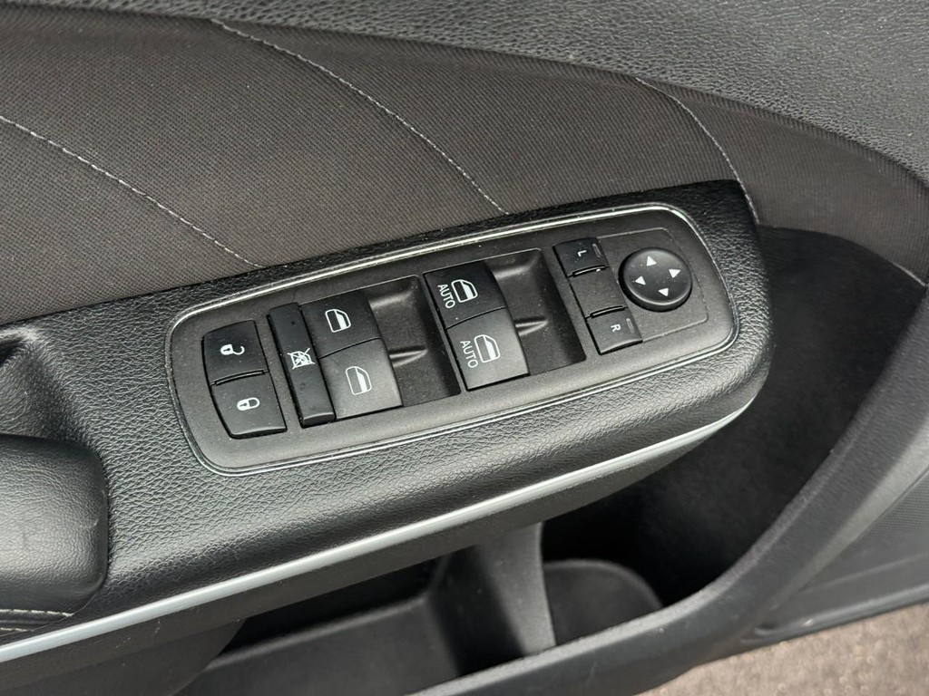 Dodge Charger Vehicle Full-screen Gallery Image 16