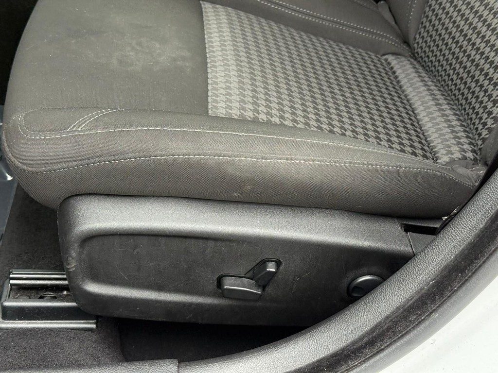 Dodge Charger Vehicle Full-screen Gallery Image 18