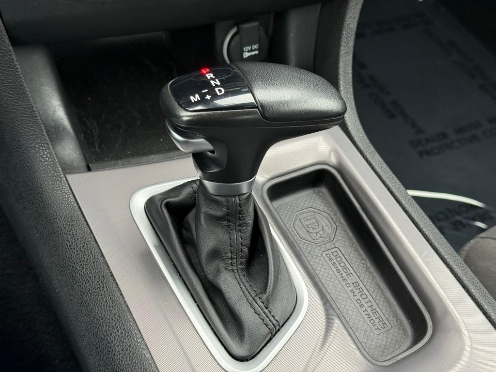 Dodge Charger Vehicle Full-screen Gallery Image 22