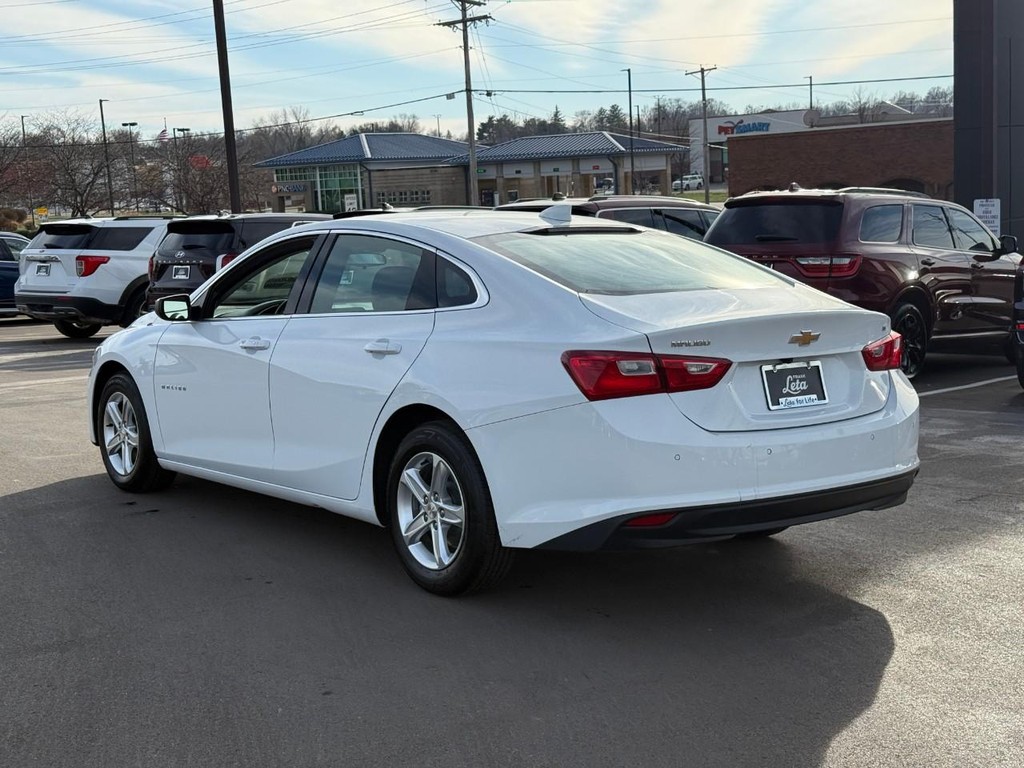 Chevrolet Malibu Vehicle Full-screen Gallery Image 04
