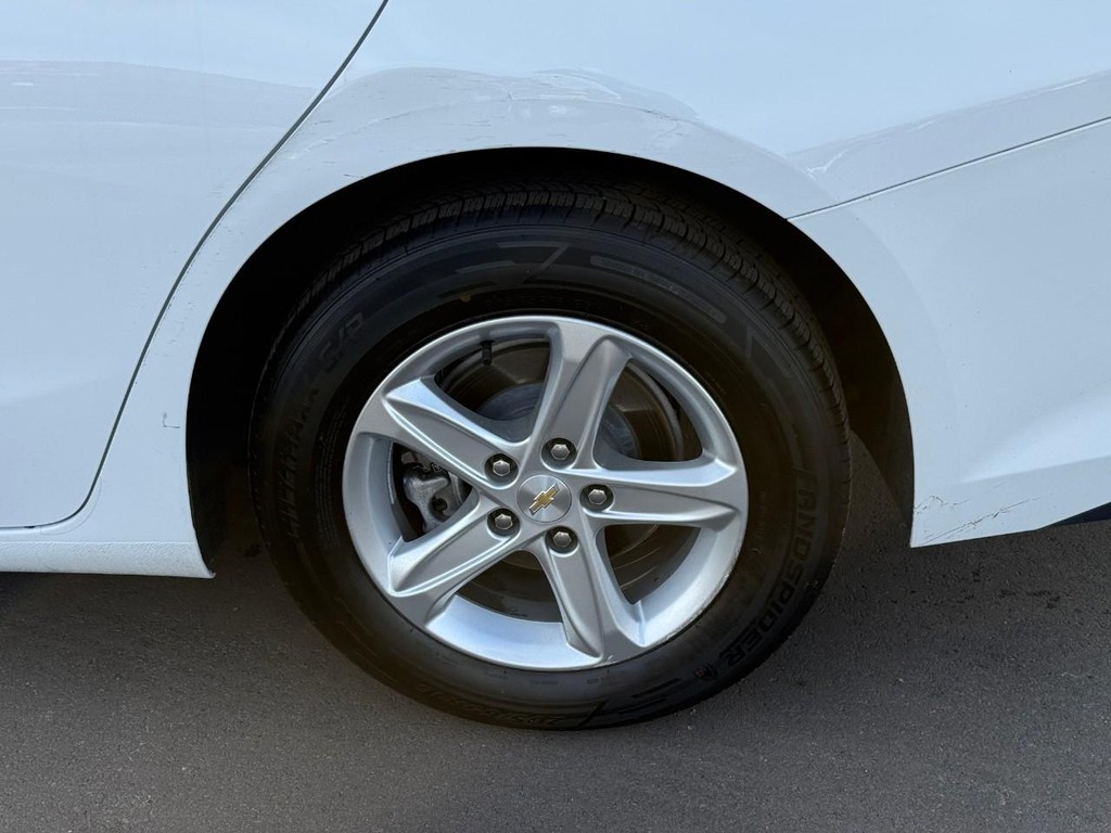 Chevrolet Malibu Vehicle Full-screen Gallery Image 05