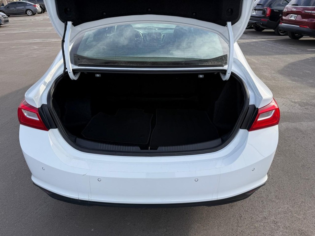 Chevrolet Malibu Vehicle Full-screen Gallery Image 07